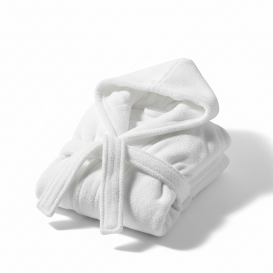 Baltas vaikiškas chalatas su gobtuvu